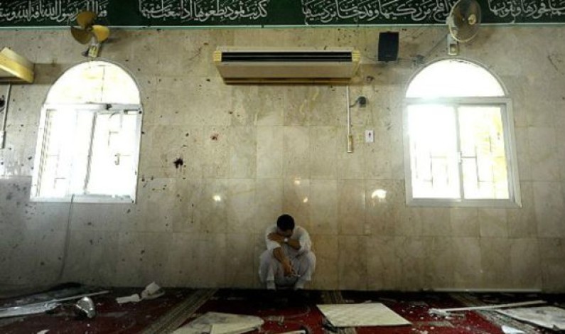سعودی عرب میں شیعہ مسجد پر حملہ، تین ہلاک، 18زخمی سعودی عرب میں شیعہ مسجد پر حملہ، تین ہلاک، 18زخمی