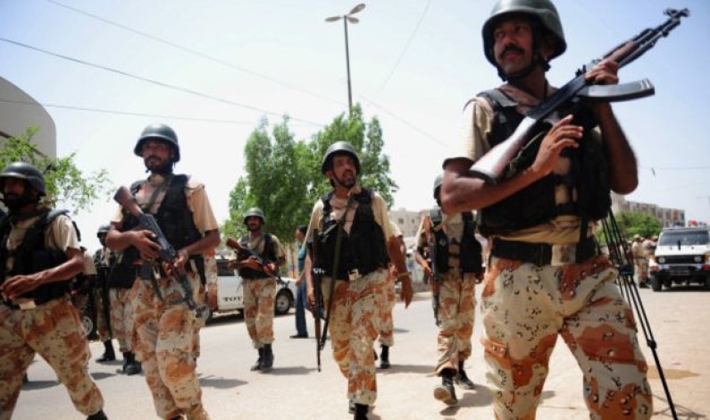 لاڑکانہ: رینجرز کی گاڑی پر بم حملہ، ایک اہلکار ہلاک لاڑکانہ: رینجرز کی گاڑی پر بم حملہ، ایک اہلکار ہلاک